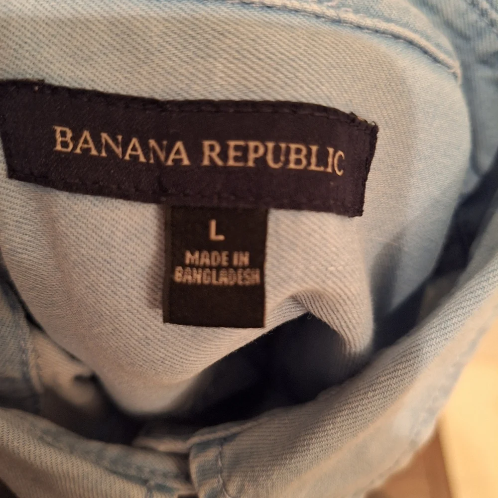 Banana Republic Men's Large Denim‎ Untucked Fit 100% Cotton Long Sleeve Shirt
